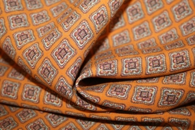 Blomstret orange silke -og uldblanding