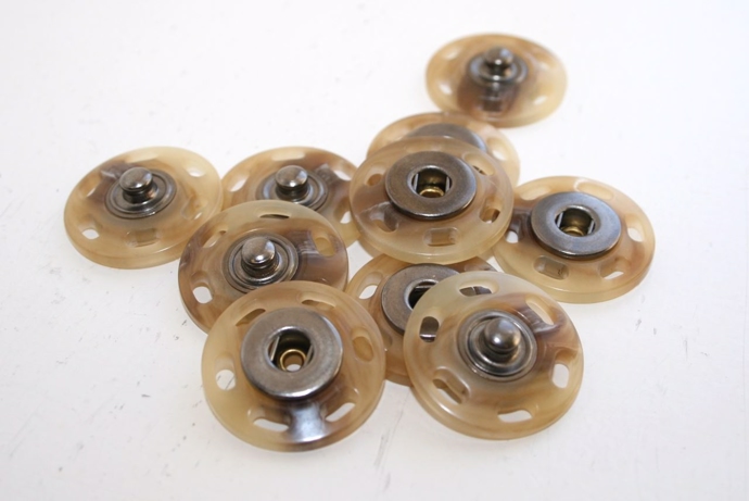 23 mm. beige trykknap