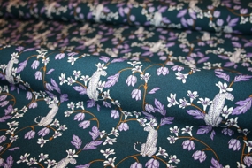 Viscose med print af blomster og pumaer