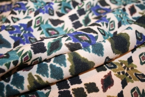 Viscose crepe med etnisk inspireret print