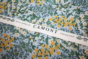 Blomstret bomuldsstof til patchwork og beklædning