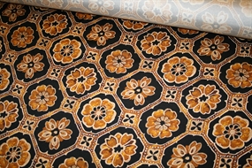 Deadstock uld -og silkeblanding med grafisk print i okker og sort