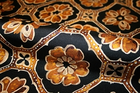 Deadstock uld -og silkeblanding med grafisk print i okker og sort