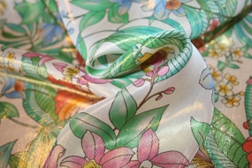 Viscose med blomster og lurex