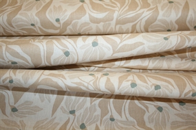 Hør -og bomuldsblanding med botanisk print i beige og sand