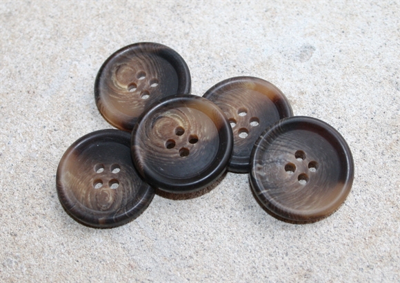 25 mm. brun knap med 4 huller