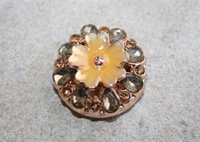 Stor gul kløver knap i guldfatning