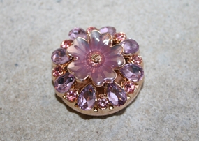 Stor lyserød kløver knap i guldfatning