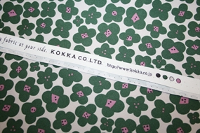 Kokka japansk bomuldsstof med grønne blomster