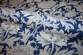 William Morris stof \'Chrysanthemum Tonal Blue\'