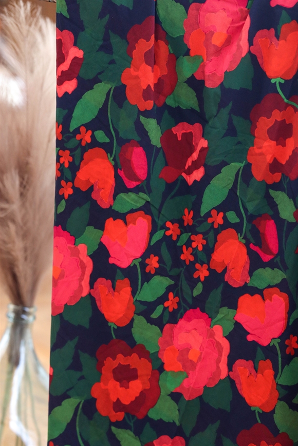 Vævet viskose med store blomster \'Roseraie\'