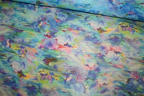 Silke georgette med akvarelblomster i klare farver