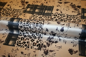 Silke satin med 'patchwork' print