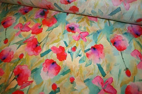 Let silke med akvarelblomstret print