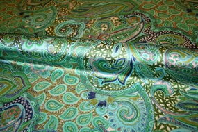 Silkestretch med paisley mønster i grøn