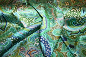 Silkestretch med paisley mønster i grøn