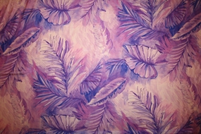 Silke satin med fjerblade i lilla nuancer