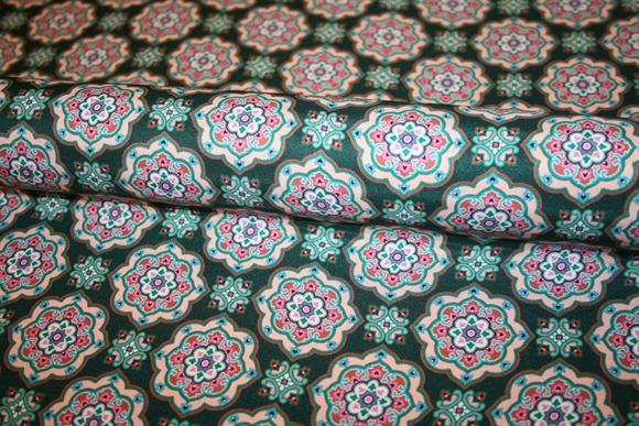 Silke -og viskoseblanding med ornamenter