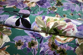 Lilla og grøn blomstret velour