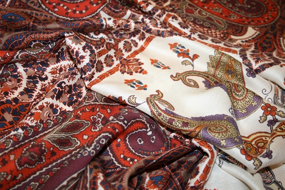 Uld -og silkeblanding med paisley print