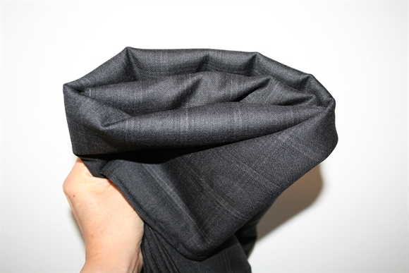 Stofrest 2,25 m. grå uld med tern