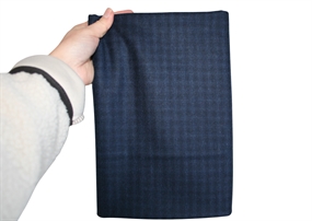 Stofrest 1,05 m. blåsort ternet uld