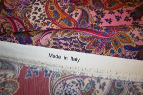 Uld -og silkeblanding stof med paisley print