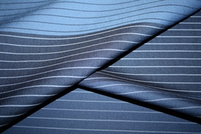 Uld stof med striber i blå nuancer