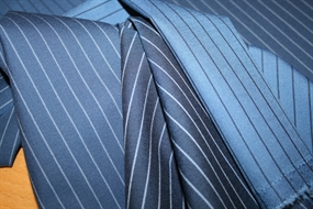 Uld stof med striber i blå nuancer