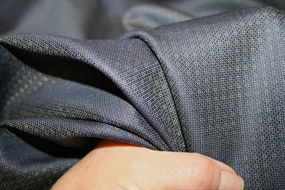 Jacquardvævet uld- og viskoseblanding i blågrå