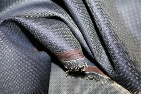 Jacquardvævet uld- og viskoseblanding i blågrå