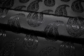 Jacquardvævet viskose med paisley mønster