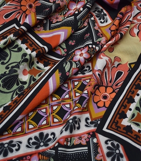 Vævet viskose stof med grafisk print\' Epopé\'