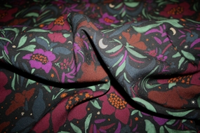 Vævet viskose med blomster, sol, måne og stjerner