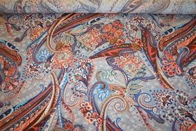 Viskose med paisley print på grå bund