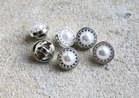 12 mm. øjeknap med perle