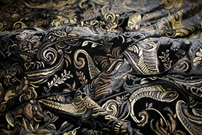 Sort velour med guld/sølv tryk