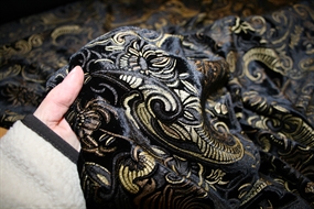 Sort velour med guld/sølv tryk