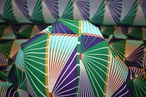 Vævet viskose stof med geometrisk print