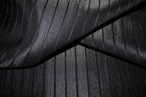 Sort og brun stribet viskose -og uldstof