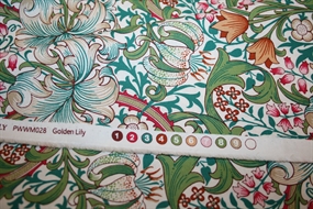 William Morris bomulds stof \'Golden Lily Fuchsia\'